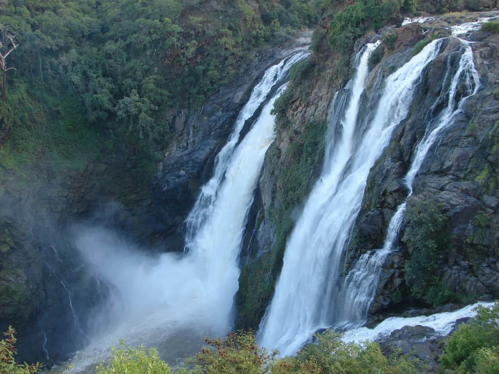 Gaganachukki Waterfalls 3