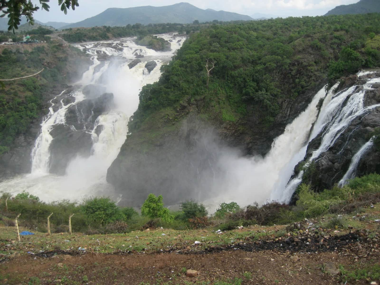 Gaganachukki Waterfalls 4